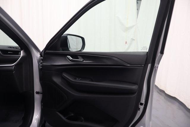 new 2025 Jeep Grand Cherokee car, priced at $39,999