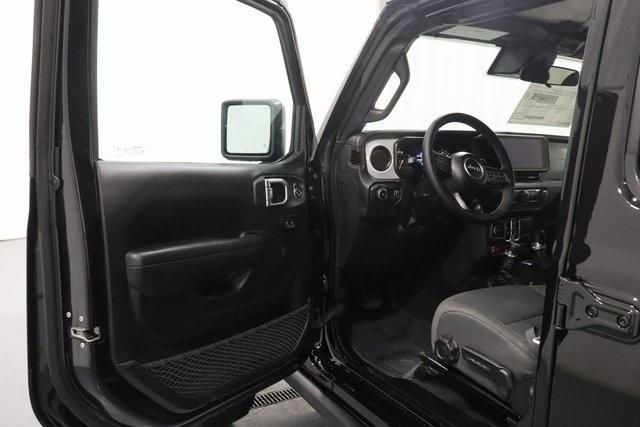 new 2025 Jeep Wrangler car, priced at $54,570