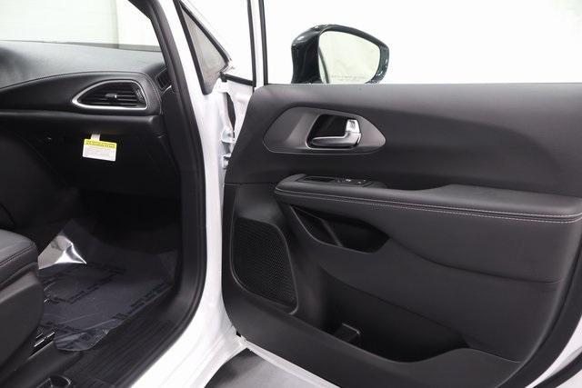 new 2026 Chrysler Pacifica car, priced at $42,454