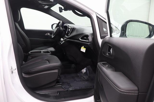 new 2026 Chrysler Pacifica car, priced at $42,454