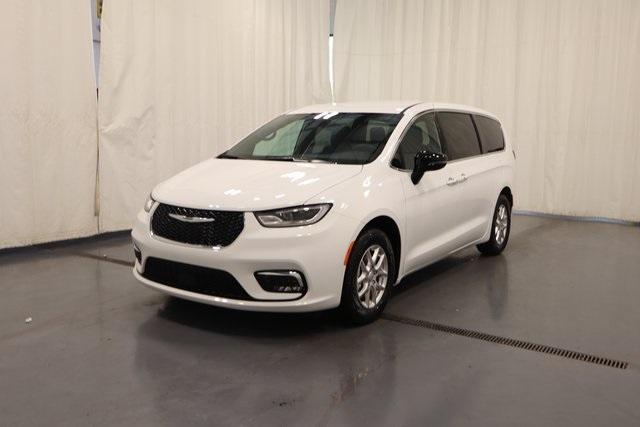 new 2026 Chrysler Pacifica car, priced at $42,454