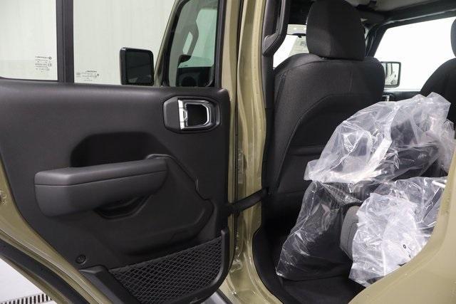 new 2025 Jeep Gladiator car, priced at $47,947