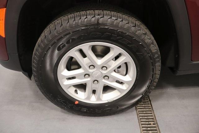 new 2025 Jeep Grand Cherokee car, priced at $35,106