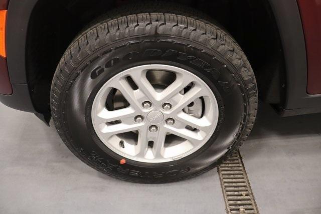 new 2025 Jeep Grand Cherokee car, priced at $35,106