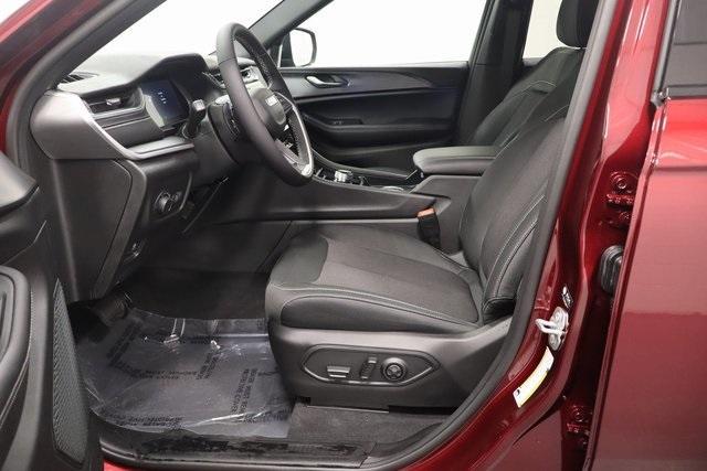 new 2025 Jeep Grand Cherokee car, priced at $35,106