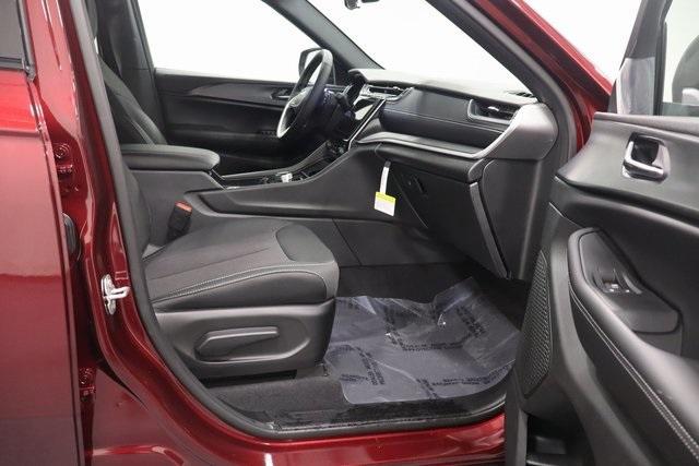 new 2025 Jeep Grand Cherokee car, priced at $35,106