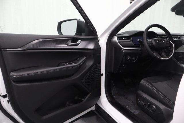 new 2025 Jeep Grand Cherokee car, priced at $34,570