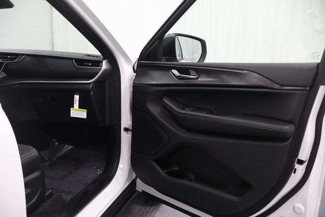 new 2025 Jeep Grand Cherokee car, priced at $34,570