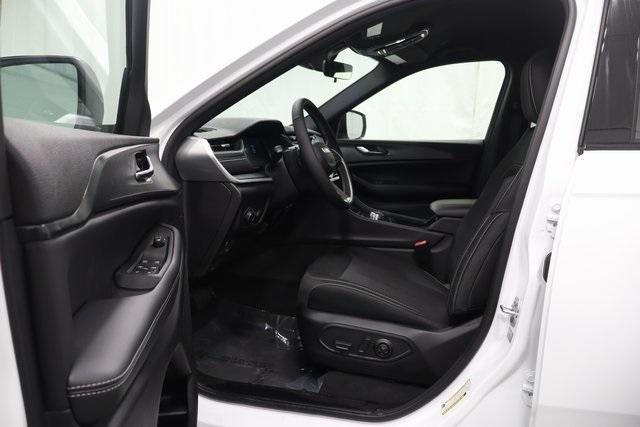 new 2025 Jeep Grand Cherokee car, priced at $34,570