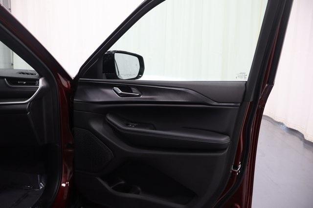 new 2025 Jeep Grand Cherokee car, priced at $39,960