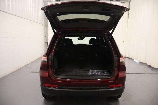 new 2025 Jeep Grand Cherokee car, priced at $39,960