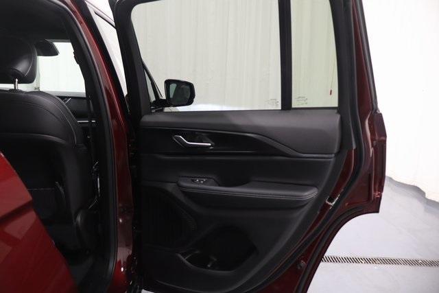 new 2025 Jeep Grand Cherokee car, priced at $39,960