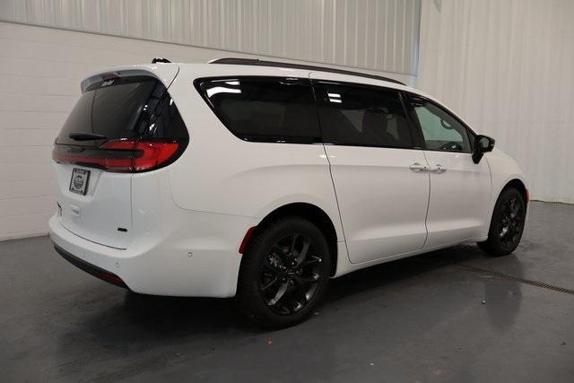new 2024 Chrysler Pacifica car, priced at $49,500