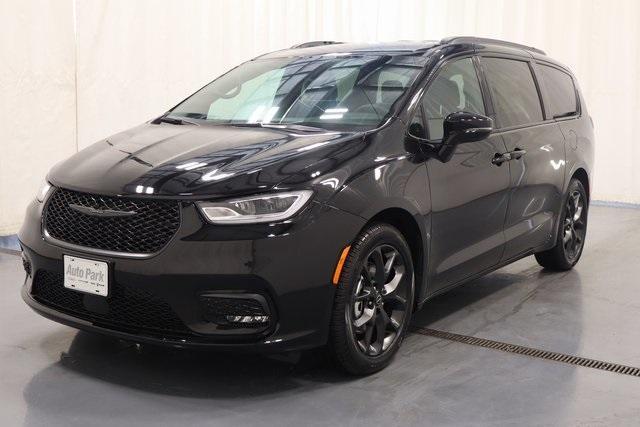new 2026 Chrysler Pacifica car, priced at $41,857