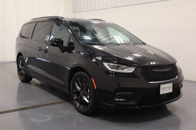 new 2026 Chrysler Pacifica car, priced at $41,857