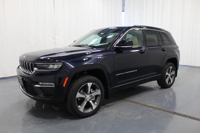 new 2024 Jeep Grand Cherokee car, priced at $50,000