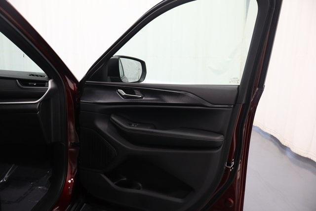 new 2025 Jeep Grand Cherokee car, priced at $39,589
