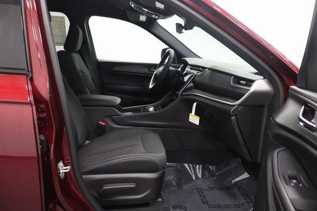 new 2025 Jeep Grand Cherokee car, priced at $39,589