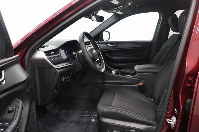 new 2025 Jeep Grand Cherokee car, priced at $39,589