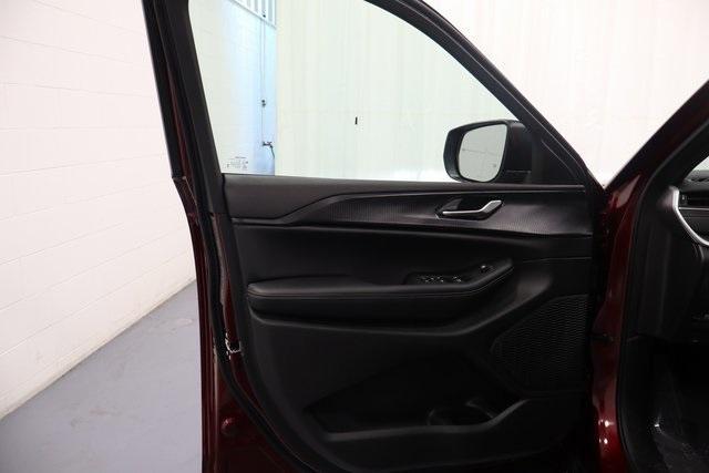 new 2025 Jeep Grand Cherokee car, priced at $39,589