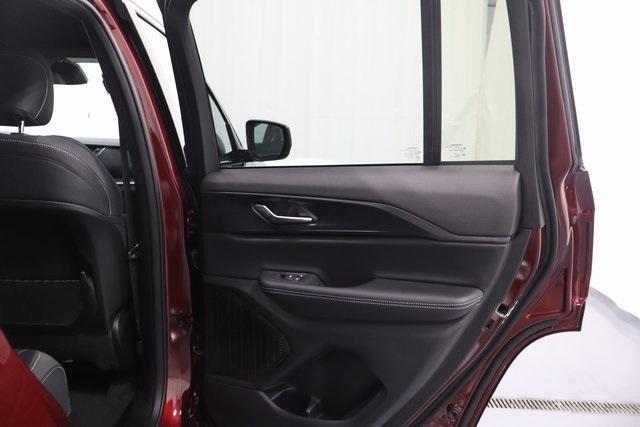 new 2025 Jeep Grand Cherokee car, priced at $39,589