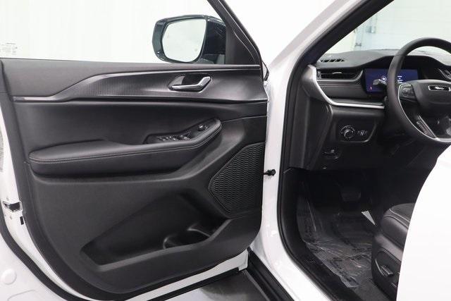 new 2025 Jeep Grand Cherokee car, priced at $45,575