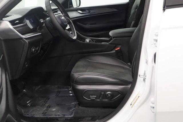 new 2025 Jeep Grand Cherokee car, priced at $45,575