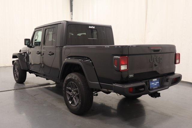 new 2025 Jeep Gladiator car, priced at $47,977