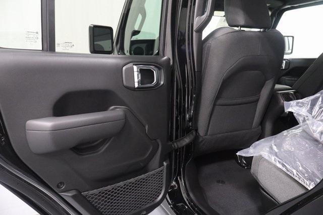 new 2025 Jeep Gladiator car, priced at $47,977