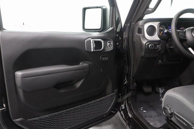 new 2025 Jeep Gladiator car, priced at $47,977