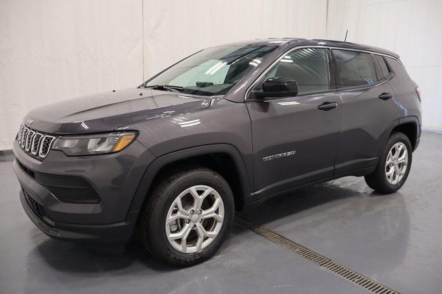 new 2024 Jeep Compass car, priced at $26,500