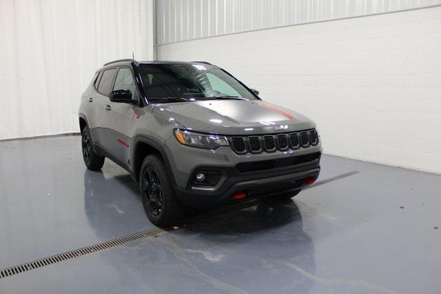 new 2024 Jeep Compass car, priced at $37,000