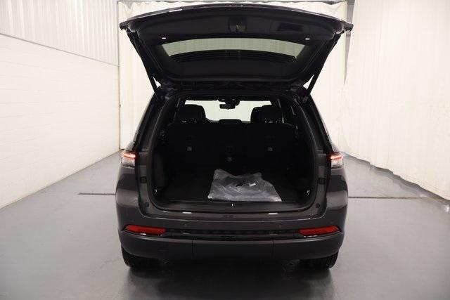 new 2025 Jeep Grand Cherokee car, priced at $54,988