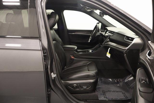 new 2025 Jeep Grand Cherokee car, priced at $54,988