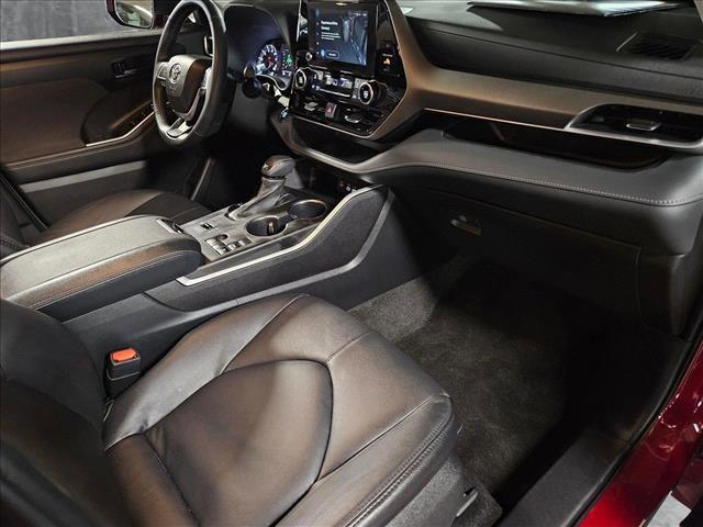 used 2023 Toyota Highlander car, priced at $33,478