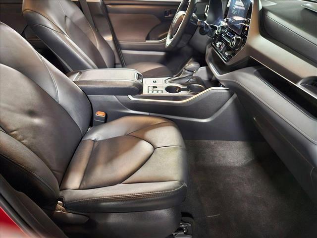 used 2023 Toyota Highlander car, priced at $33,478