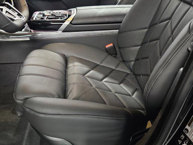 new 2025 BMW 760 car, priced at $135,585