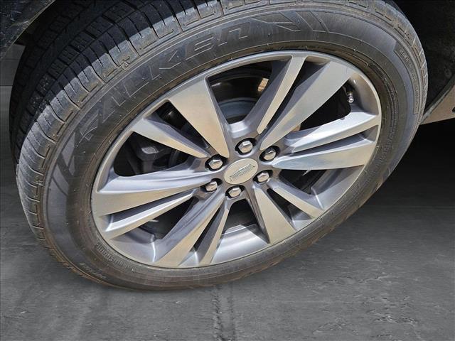 used 2020 Cadillac XT5 car, priced at $25,996