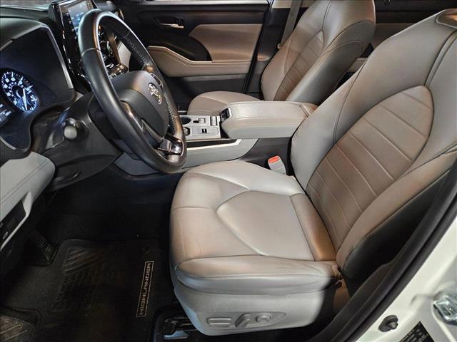 used 2021 Toyota Highlander car, priced at $29,487