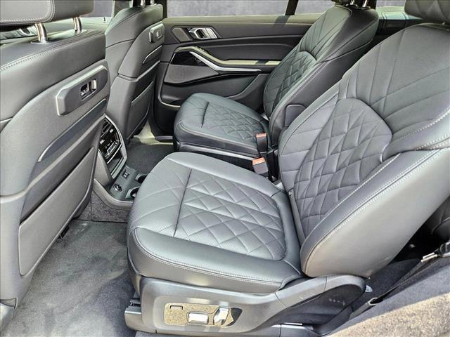 new 2026 BMW X7 car, priced at $100,900