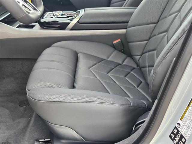 new 2025 BMW 760 car, priced at $133,685