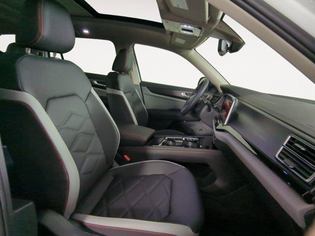 new 2025 Volkswagen Atlas car, priced at $44,021