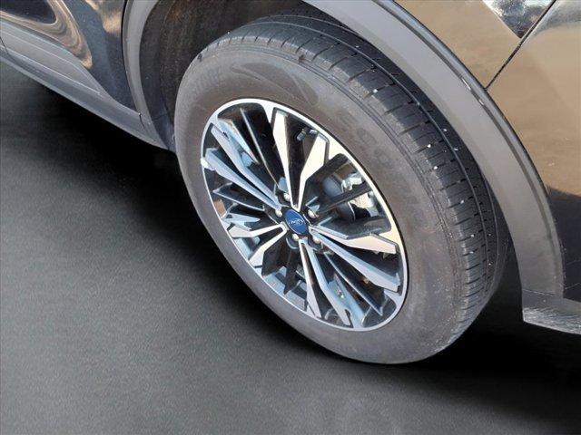used 2022 Ford Escape car, priced at $24,887