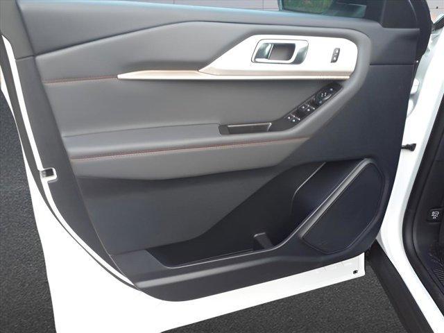 new 2025 Ford Explorer car, priced at $45,999