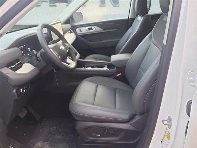 new 2025 Ford Explorer car, priced at $45,999