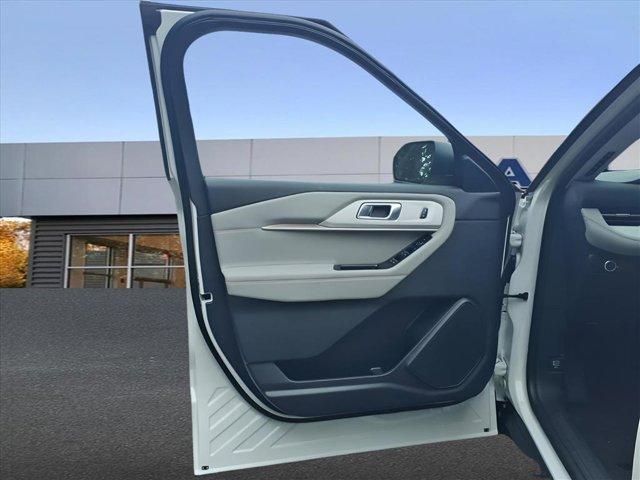 new 2025 Ford Explorer car