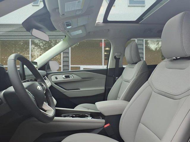new 2025 Ford Explorer car