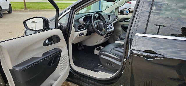 used 2022 Chrysler Pacifica car