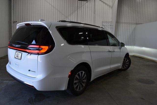 used 2021 Chrysler Pacifica Hybrid car, priced at $22,082