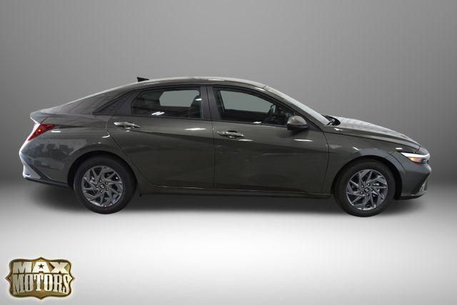 new 2024 Hyundai Elantra car, priced at $22,295